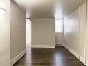 216 W Main St, Unit Apt 1 in Ephrata, PA - Building Photo - Building Photo