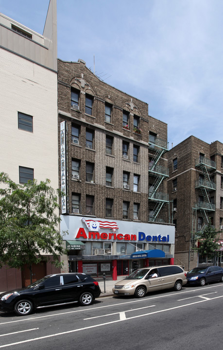 2535 Grand Concourse in Bronx, NY - Foto de edificio