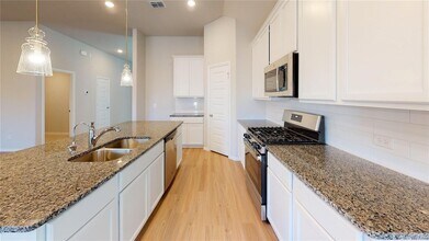 2404 Chapel Oaks Dr in McKinney, TX - Foto de edificio - Building Photo