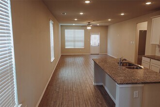 25818 Boxwood Hedge Ln in Tomball, TX - Foto de edificio - Building Photo