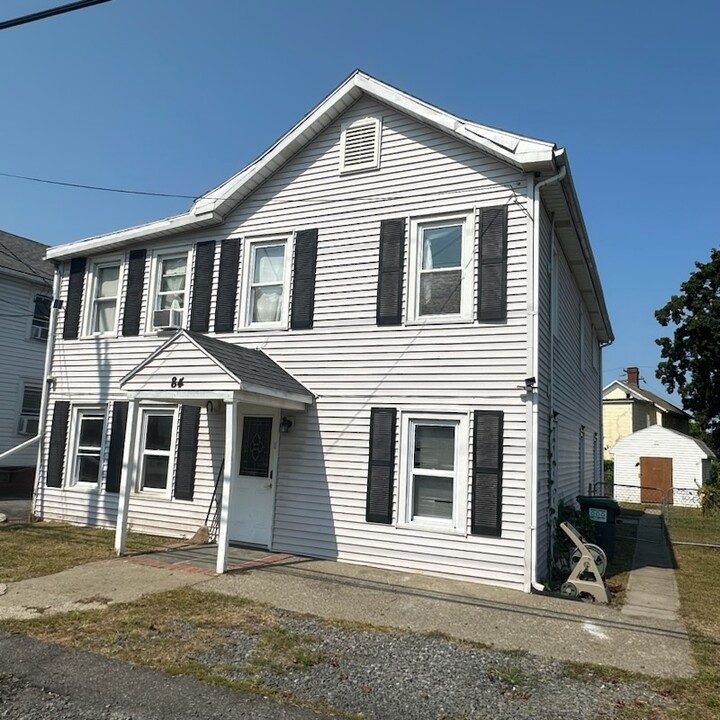 84 Glasco Tpke, Unit 1 in Glasco, NY - Building Photo