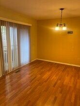 8028 S Kingston Ave in Chicago, IL - Building Photo - Building Photo