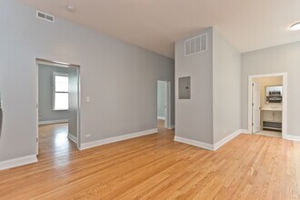 3324 W Diversey Ave in Chicago, IL - Building Photo - Building Photo