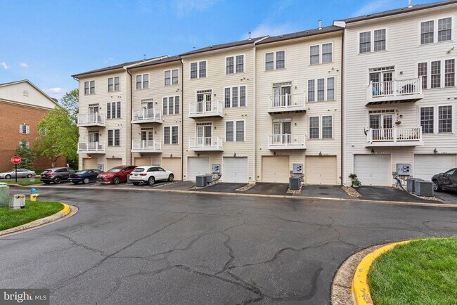3675 Spring Hollow Ln in Frederick, MD - Building Photo - Building Photo