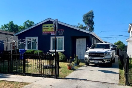 139 E 82nd Pl in Los Angeles, CA - Building Photo