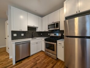 653 W Wrightwood Ave, Unit 304 in Chicago, IL - Foto de edificio - Building Photo