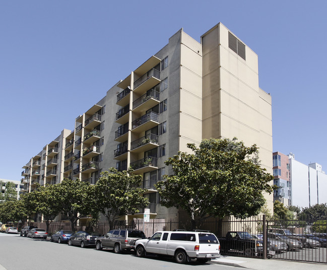 San Lorenzo Ruiz Center in San Francisco, CA - Foto de edificio - Building Photo