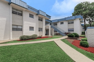 Rolling Hills Apartments in Tallahassee, FL - Building Photo
