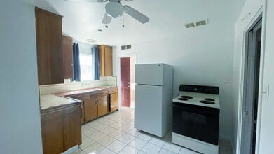 961 N Fruit Ave in Fresno, CA - Building Photo - Building Photo