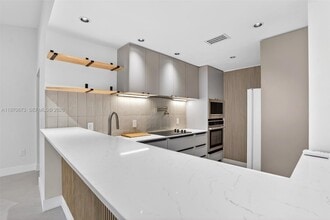 401 SE 10th St in Dania Beach, FL - Building Photo - Building Photo