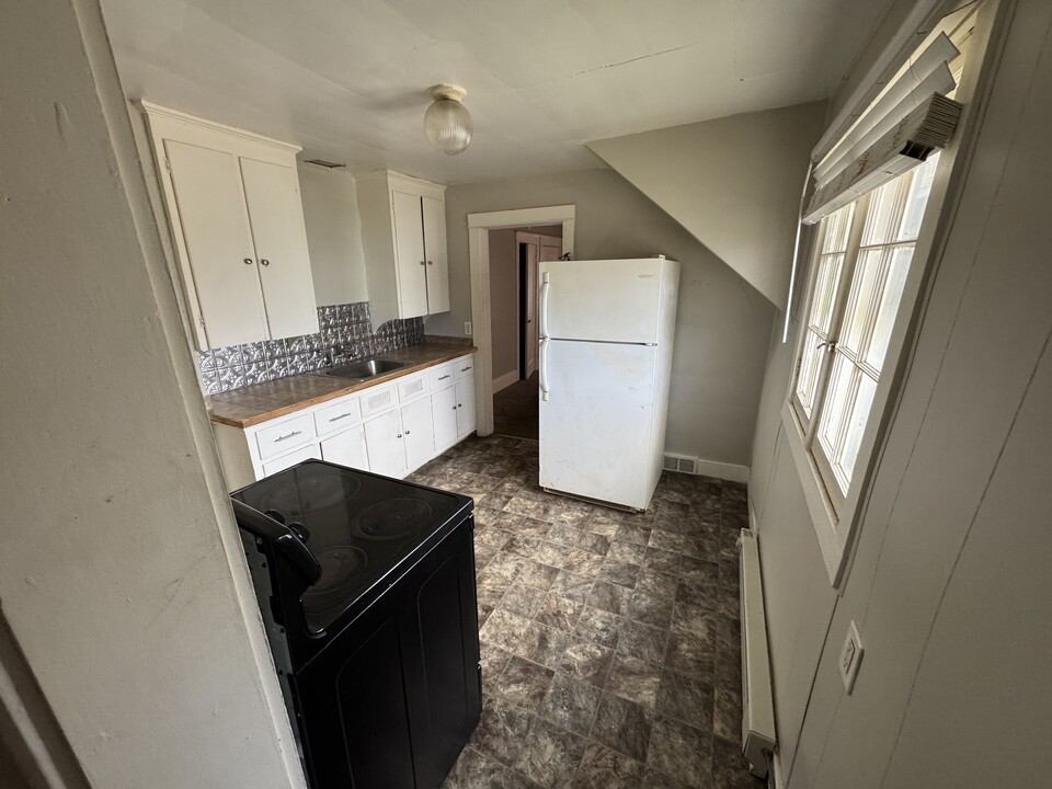 1803 Portage Street in Kalamazoo, MI - Building Photo