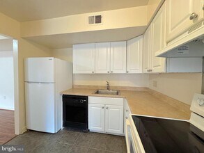 4643 Logsdon Dr in Annandale, VA - Building Photo - Building Photo