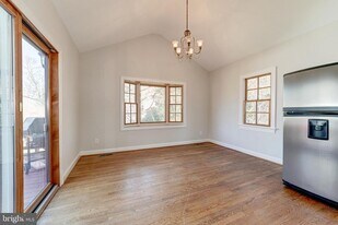 4607 N Carlin Springs Rd in Arlington, VA - Building Photo