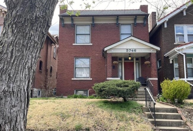 property at 5746 De Giverville Ave