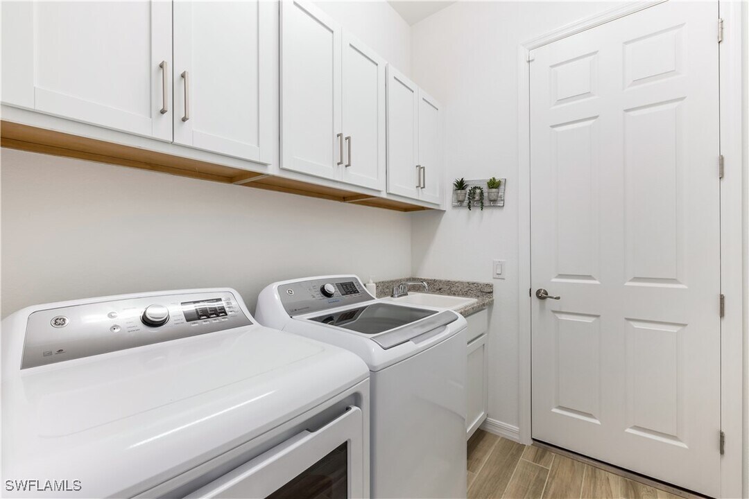 25078 Golden Fern Dr in Punta Gorda, FL - Foto de edificio