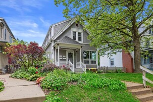 1614 E Providence Ave, Unit 1614 E Providence Ave in Milwaukee, WI - Building Photo