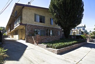 2216 Buena Vista Ave in Alameda, CA - Foto de edificio - Building Photo
