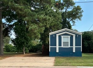 231 Fryer St in Conroe, TX - Building Photo - Building Photo