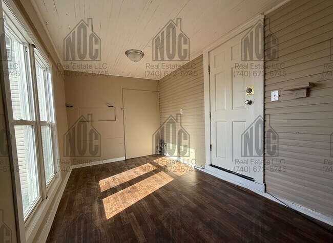 136 E Allen St in Lancaster, OH - Building Photo - Building Photo