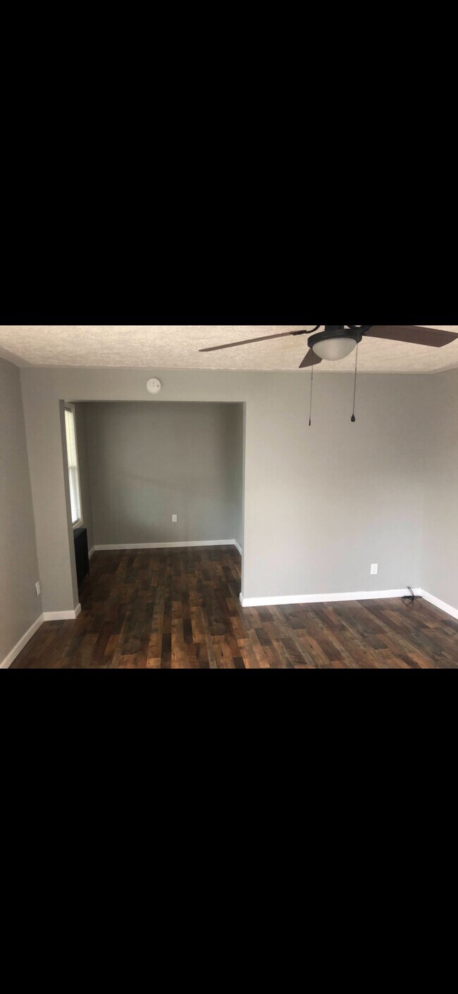527 Charles St, Unit 1st Floor in Throop, PA - Building Photo - Building Photo