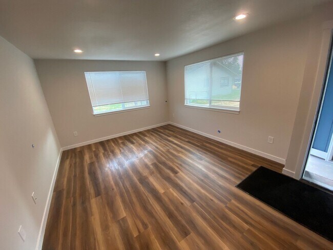 9119 Rainbow Ln-Unit -Unit B in Sedro Woolley, WA - Building Photo - Building Photo