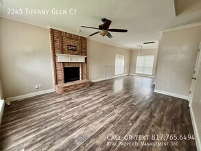 2245 Tiffany Glenn Ct in Bedford, TX - Building Photo - Building Photo
