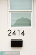 2414 Sherman St in Hollywood, FL - Foto de edificio - Building Photo