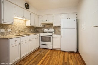 1022 Arnold Ct in Des Plaines, IL - Building Photo - Building Photo