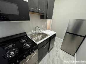 1114 Commonwealth Ave, Unit 2 in Boston, MA - Building Photo - Building Photo