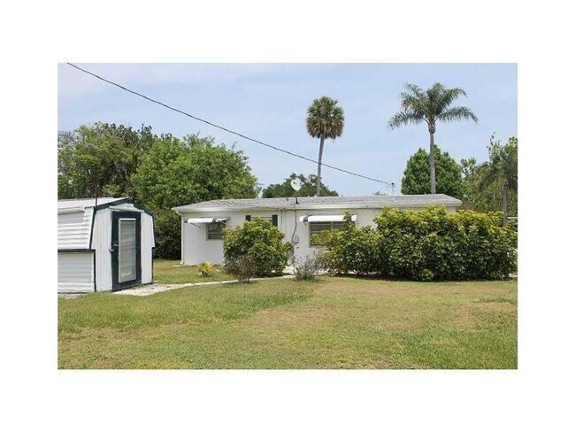 1631 4th Ct in Vero Beach, FL - Building Photo - Building Photo