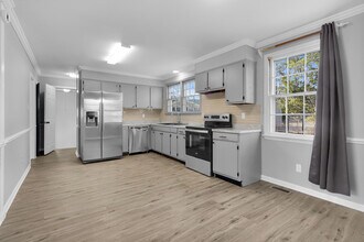 817 Edgewood Dr in Jacksonville, NC - Building Photo - Building Photo