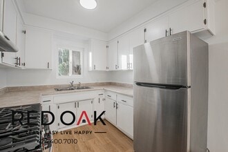 1115 W 111th St in Los Angeles, CA - Foto de edificio - Building Photo