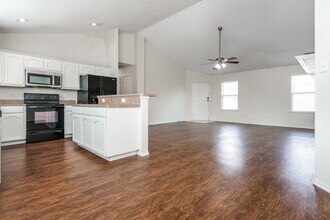 913 Honey Locust Ln in Crowley, TX - Building Photo - Building Photo