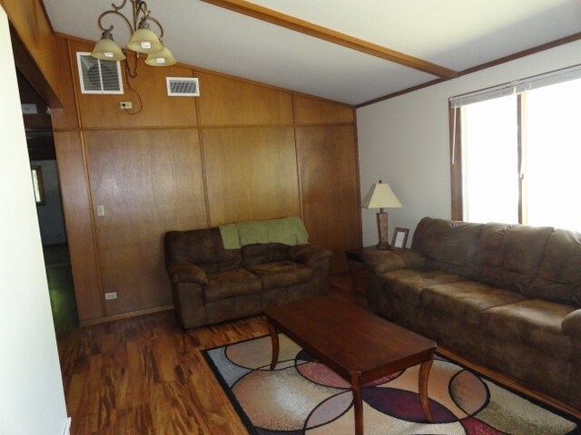 1002 6th Ave E in Menomonie, WI - Building Photo