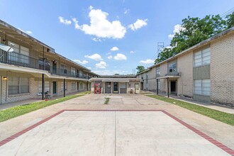 Ponderosa in San Antonio, TX - Building Photo - Building Photo