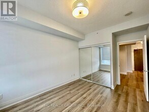 7167-7167 Yonge St in Toronto, ON - Building Photo - Building Photo