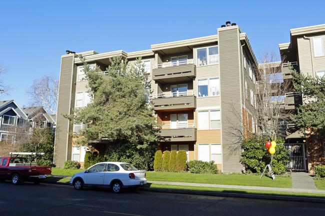 Westwood Court in Seattle, WA - Building Photo - Building Photo