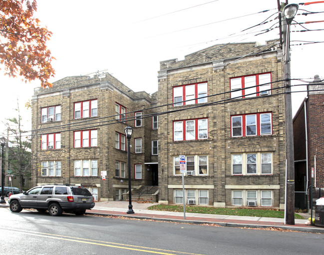 1026-1030 E Jersey St in Elizabeth, NJ - Foto de edificio - Building Photo