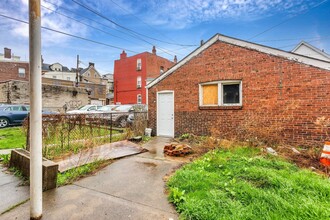 3817 Bates St in Pittsburgh, PA - Building Photo - Building Photo