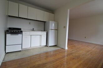 35 Burnside Ave in East Hartford, CT - Building Photo - Building Photo