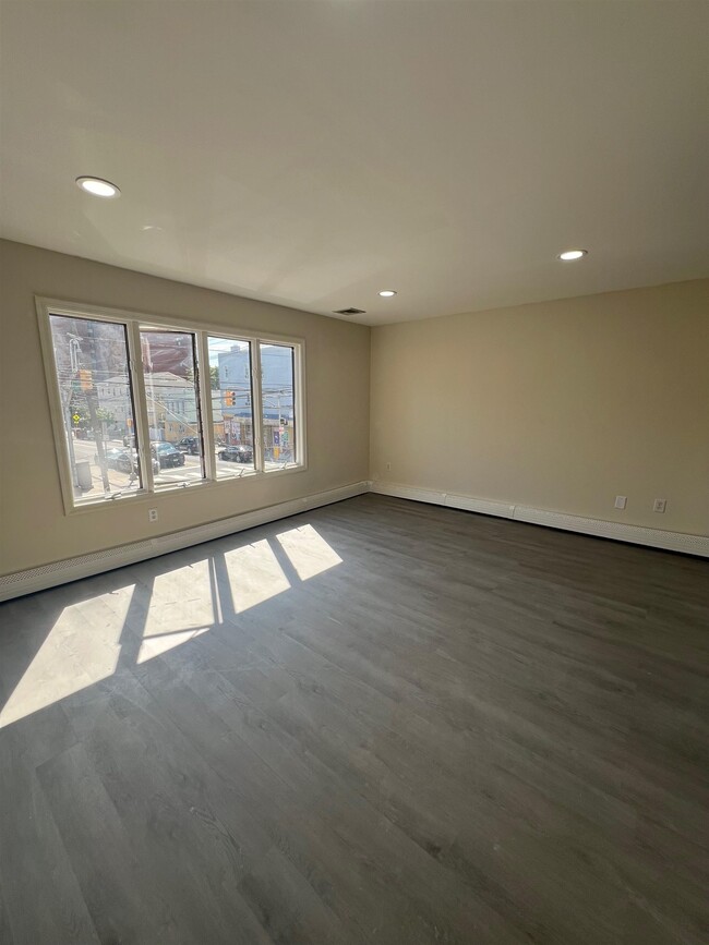 172 Congress St in Jersey City, NJ - Building Photo - Building Photo