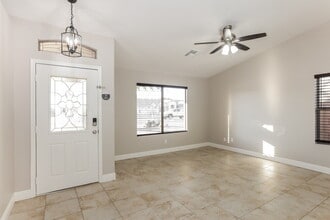 10842 W Sands Dr in Sun City, AZ - Building Photo - Building Photo