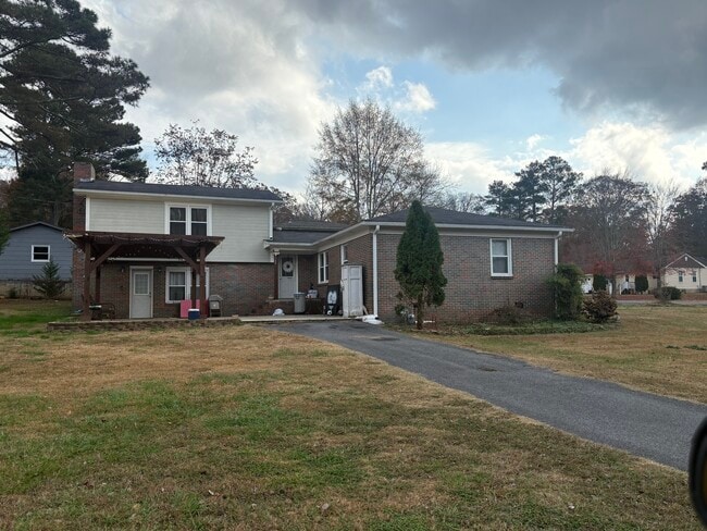 21 Pine St in Oneonta, AL - Foto de edificio - Building Photo