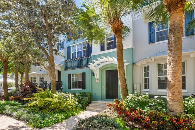 329 W Mallory Cir in Delray Beach, FL - Building Photo - Building Photo
