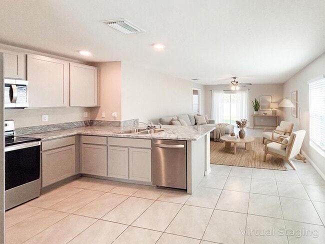 5488 Logan Cave Ave in Wimauma, FL - Building Photo - Building Photo