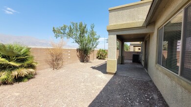 3812 Moonshine Falls Ave in North Las Vegas, NV - Building Photo - Building Photo