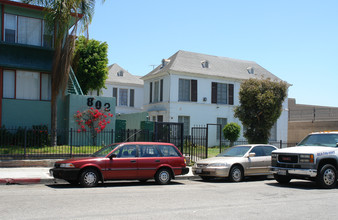 806 S Manhattan Pl in Los Angeles, CA - Building Photo - Building Photo