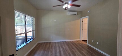 301 Walnut Ln in Shady Cove, OR - Building Photo - Building Photo