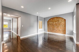7025 S Chappel Ave in Chicago, IL - Building Photo - Building Photo