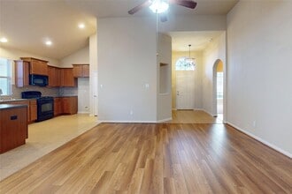 8718 Sunrise Canter Dr in Tomball, TX - Building Photo - Building Photo